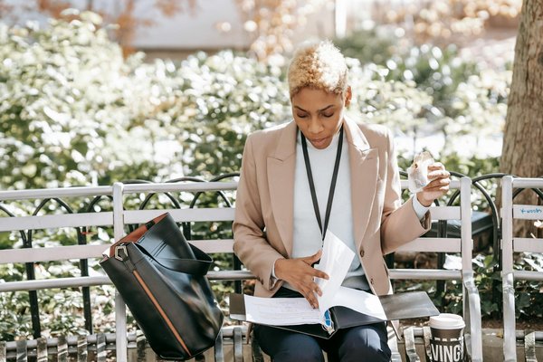 How Can You Incorporate Vintage Accessories into Modern Outfits?